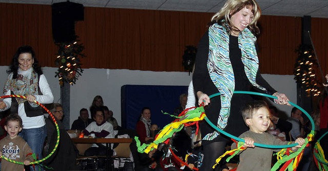 Die Jngsten vom Eltern-Kind-Turnen si...flinke Ponys in der Manege unterwegs.   | Foto: Heidi Fssel