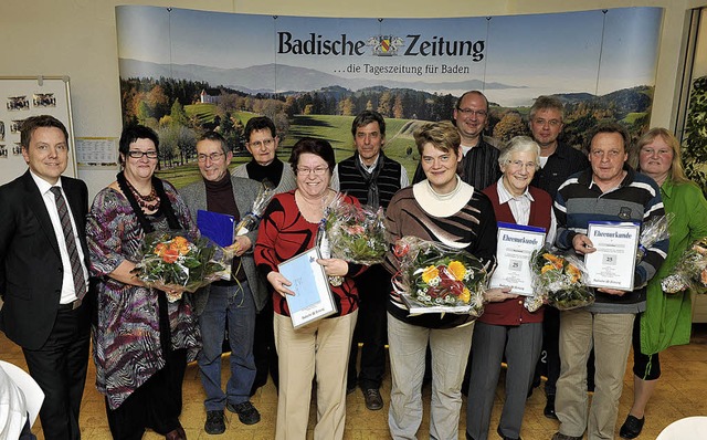 Auszeichnung fr BZ-Zusteller: Thomas ...her,  Heinz Mutter und Sabine Mutter.   | Foto: Rita Eggstein