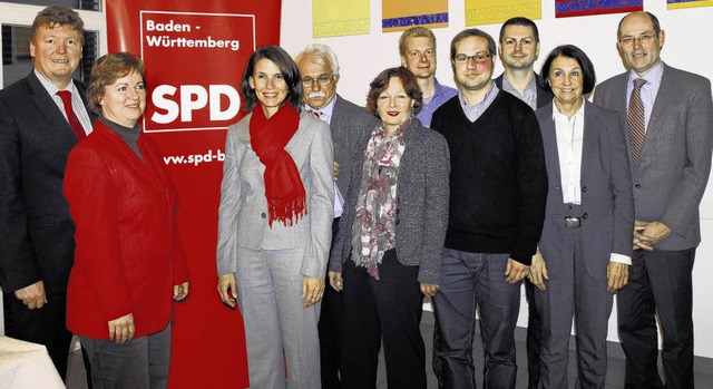 Der neue Vorstand des SPD-Kreisverband...rin) und Norbert Trndle (Kassierer).   | Foto: Dinort