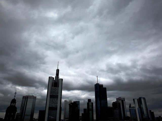 Dunkle Wolken ber dem Finanzplatz Fra...er der gessamten deutschen Wirtschaft?  | Foto: dpa