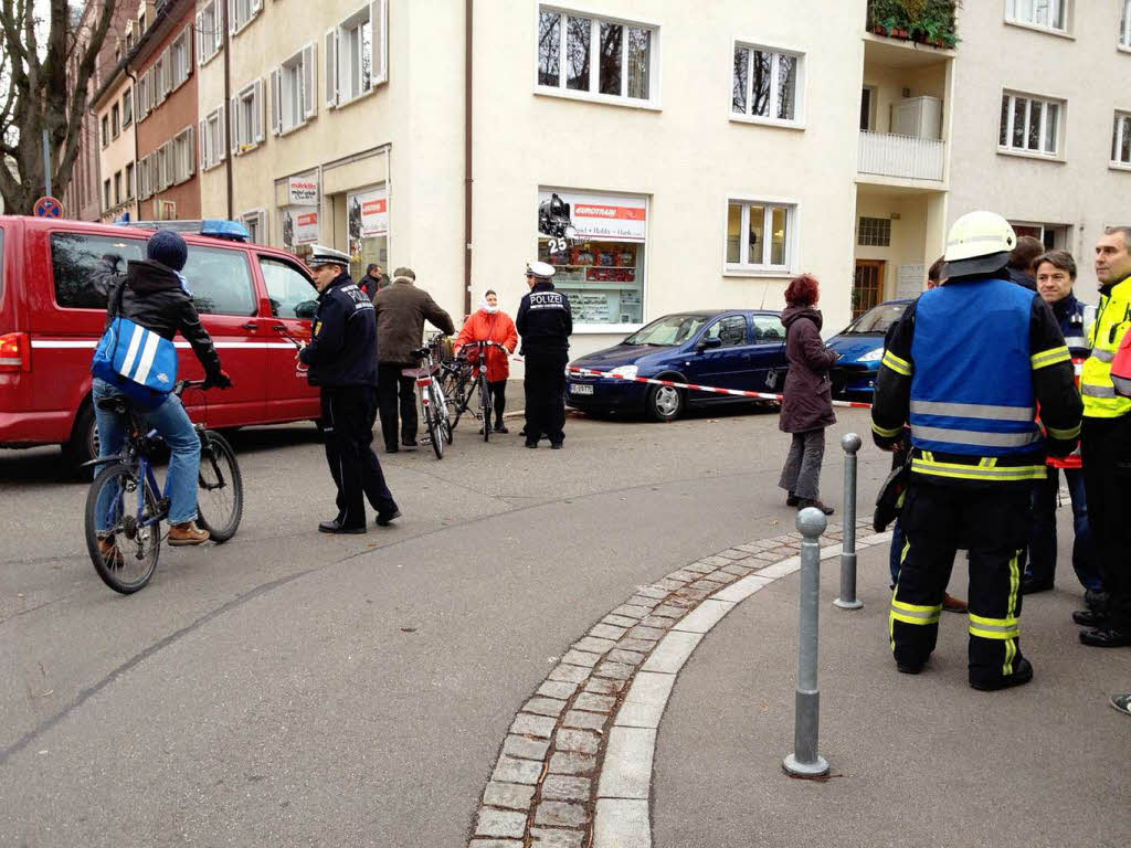 Gesperrte Straen, erhhte Vorsichtsmanahmen und ein gefragter Polizeisprecher: In der Freiburger Bernhardstrae wurde ein verdchtiger Gegenstand gesprengt.