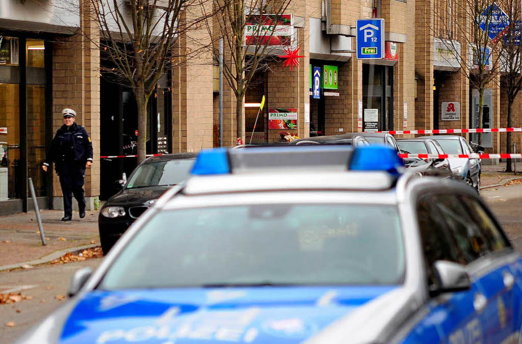 Gesperrte Straen, erhhte Vorsichtsmanahmen und ein gefragter Polizeisprecher: In der Freiburger Bernhardstrae wurde ein verdchtiger Gegenstand gesprengt.