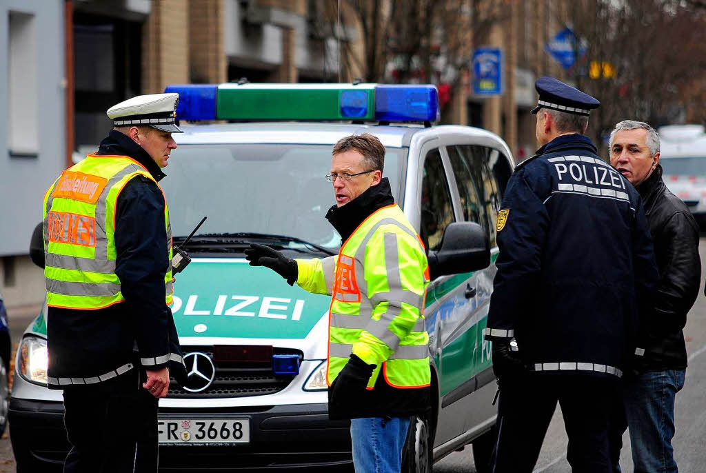Gesperrte Straen, erhhte Vorsichtsmanahmen und ein gefragter Polizeisprecher: In der Freiburger Bernhardstrae wurde ein verdchtiger Gegenstand gesprengt.