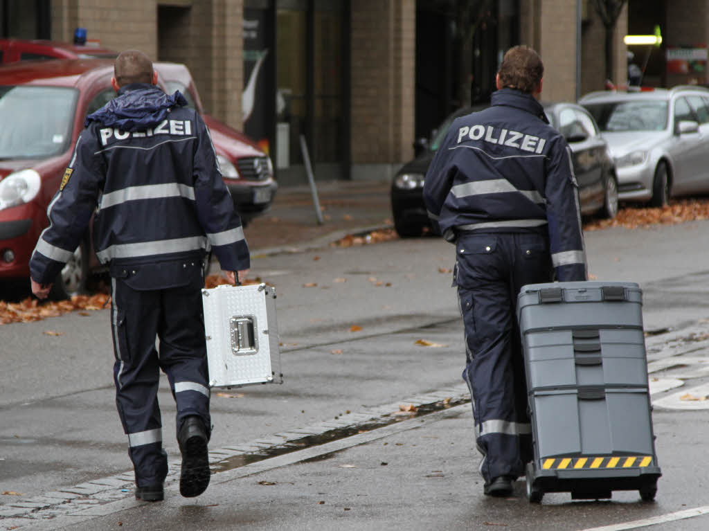 Gesperrte Straen, erhhte Vorsichtsmanahmen und ein gefragter Polizeisprecher: In der Freiburger Bernhardstrae wurde ein verdchtiger Gegenstand gesprengt.