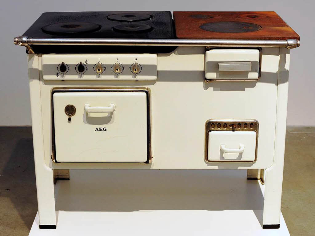 Kombiherd (Elektro-Holz-Kohle), AEG, 1947.
