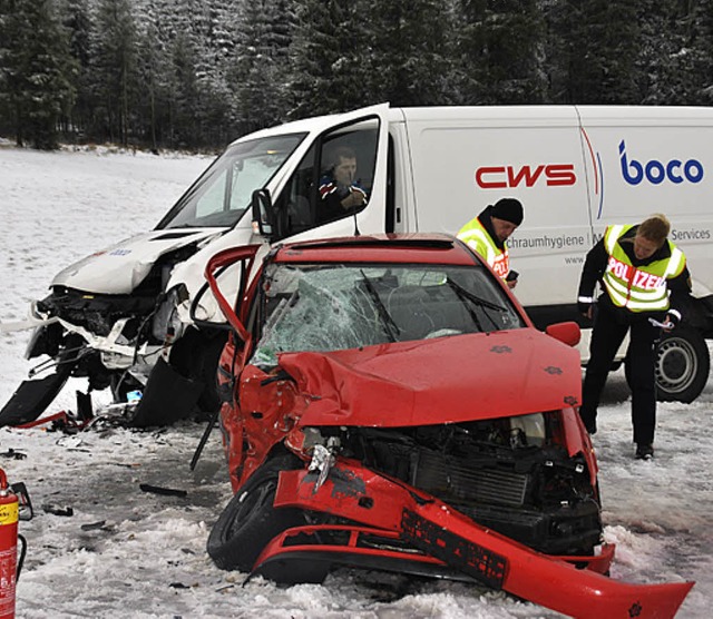 Schwer verletzt wurde die Fahrerin ein...ammensto mit einem Kleintransporter.   | Foto: Martin Ganz