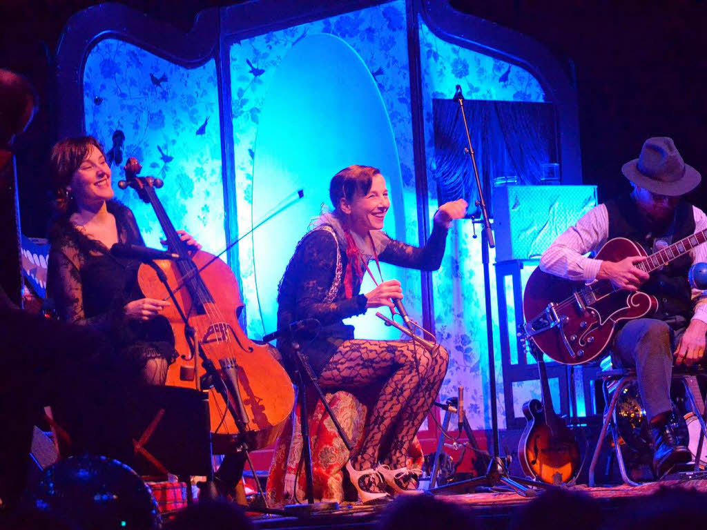 Meret Becker Musiktheater im Lörracher Burghof. Meret Becker Musiktheater im Lörracher Burghof.