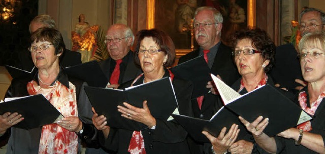 Beim gemeinsamen Adventskonzert mit de...g des jungen Dirigenten Martin Peters.  | Foto: Martina Faller