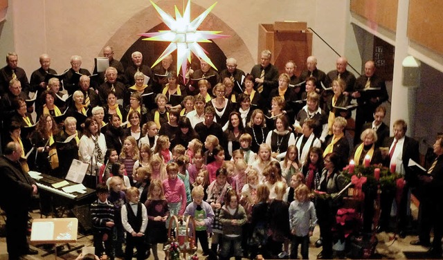 Ein Chorraum voller Snger in Teningen.  | Foto: Karlernst lauffer