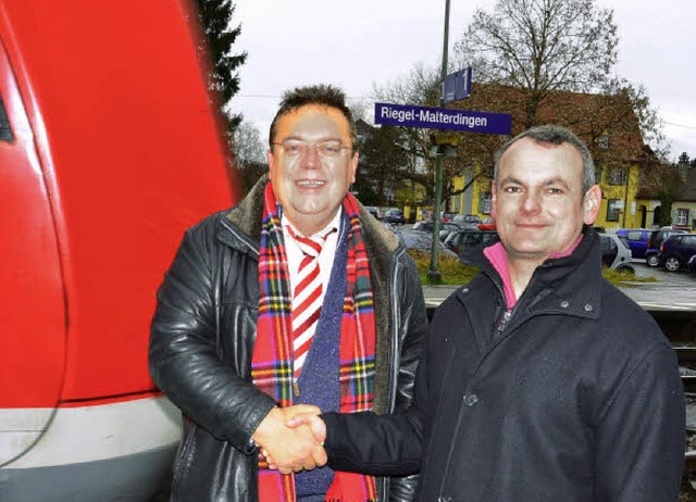 Zwei Gemeinden, ein Haltepunkt. Von li...dingen) und Markus Jablonski (Riegel).  | Foto: Dieter erggelet