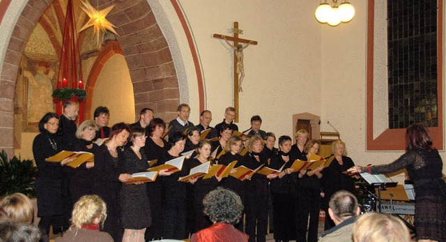 Der CVJM-Chor unter Petronella Ruer-G...sten einen konzertanten Gottesdienst.   | Foto: Helena Kiefer