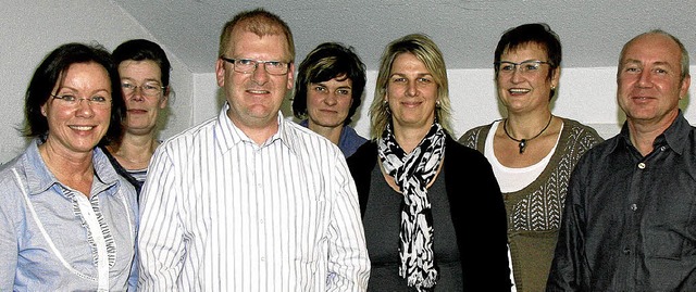 Der neue Vorstand des Frdervereins de... Rektorin Brigitte Pfaff (ganz links)   | Foto: herbert trogus