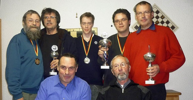 Ein zufriedener Clubvorsitzender Heinz...gel, Jochen Bahner und   Benno  Moser   | Foto: Michael Rber