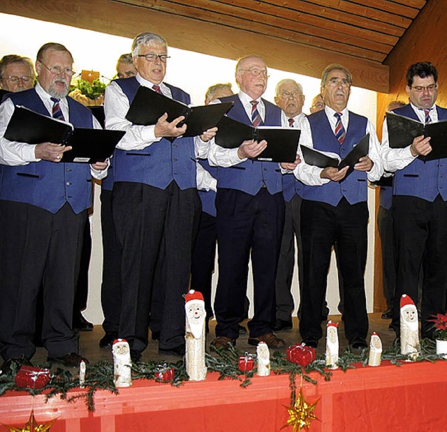 Auch der Mnnergesangverein sorgte fr...beim Seniorennachmittag in Merzhausen.  | Foto: Nicole Rosenthal