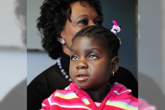 Kind aus Liberia erhält in der Uni-Augenklinik eine neue Hornhaut