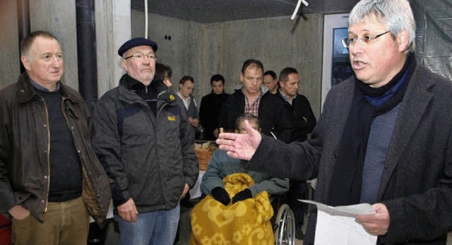 Erluterung zum ersten Bauabschnitt gi...r Bernhard Kemmerlin und Herbert Flum   | Foto: Albert Greiner