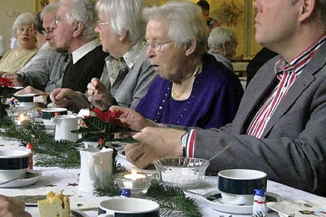 Senioren feiern besinnlich mit dem Nikolaus