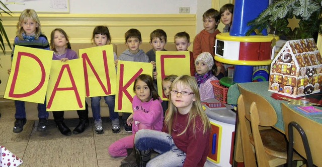 Die Kinder der Kernzeitbetreuung an de...Schule haben ein neues Sofa erhalten.   | Foto: zvg/schule