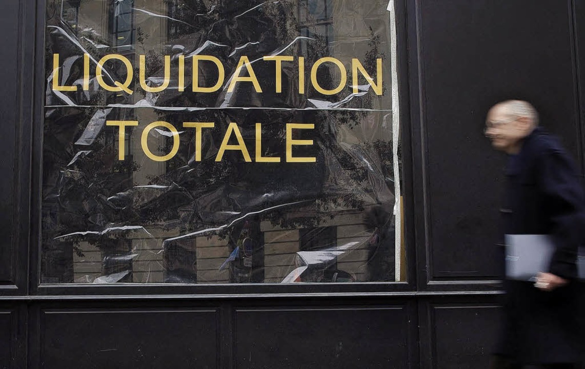 Schlechtes Omen fr den Eurogipfel? Dieses Geschft in Paris gibt auf.   | Foto: dpa