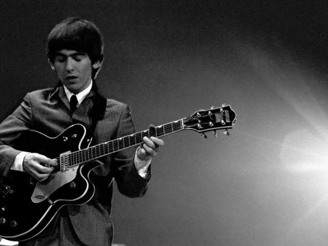 George Harrison bei einem Auftritt im Jahr 1964.  | Foto: dpa, usage Germany only, Verwendung nur in Deutschland