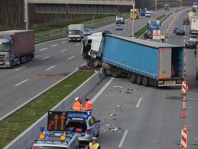 Auf der A5 bei Offenburg hat es einen Unfall mit zwei Lastern gegeben. 