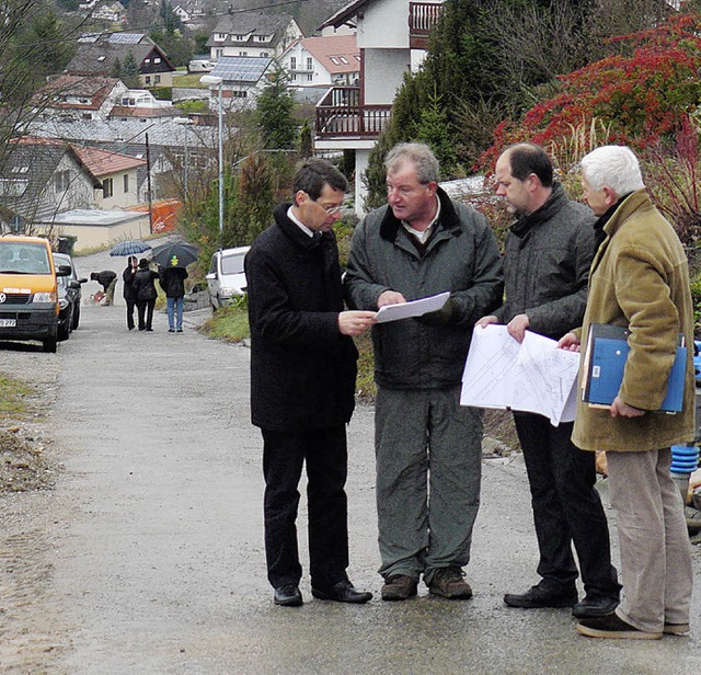 Lagebesprechung in der Neubergstrae (...ppert, Manfred Vogt und Udo Schneider.  | Foto: Stadt