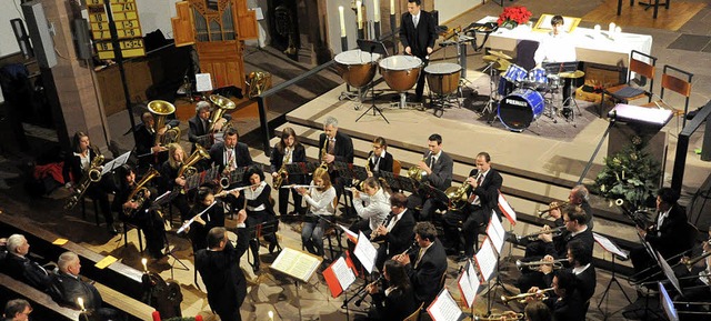 Vor groem Publikum veranstaltete die ...schen Stadtkirche ihr Adventskonzert.   | Foto: Volker Mnch