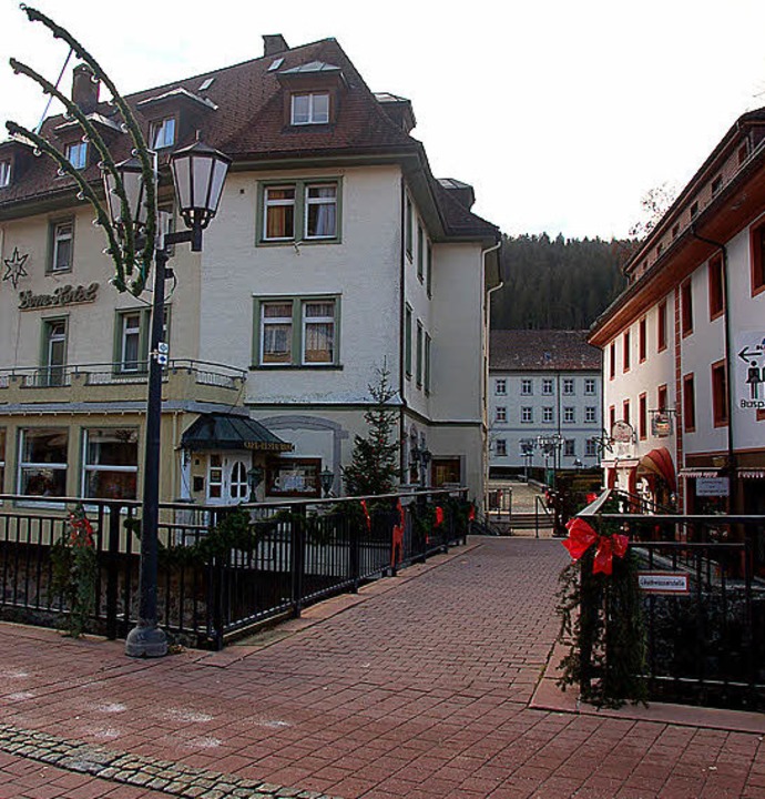 Der Ochsensteg verbindet den Süßen Win...nd das Dom-Hotel mit der Hauptstraße.   | Foto: kbl
