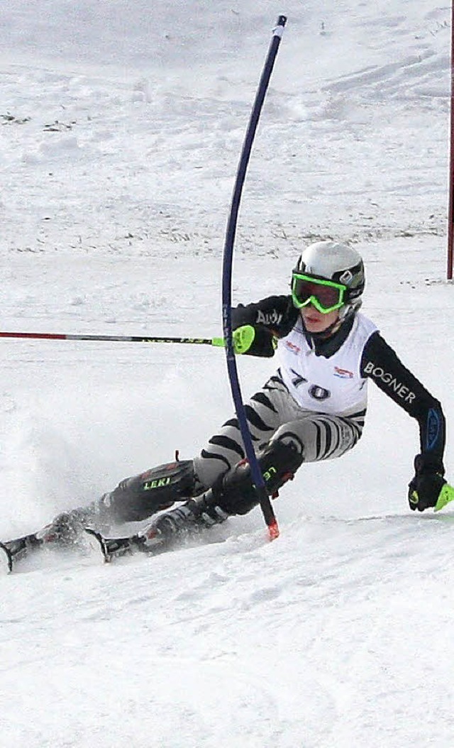 Yannick Zeller in voller Action auf der Skipiste.   | Foto: Privat