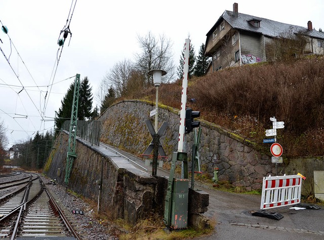 Seit drei Monaten ist die Bhlstrae i...lich noch keine Abhilfe in Sicht ist.   | Foto: Thomas Winckelmann