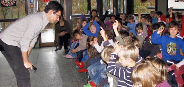 Wasserfester Nikolausbesuch in der Tar...mit den  Bewohnern der Weltmeere geht.  | Foto: Monika Rombach