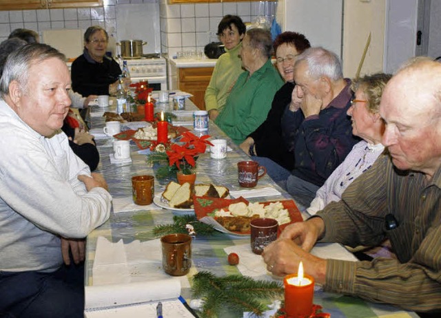 Weihnachtlich gestimmt trafen sich Mit...ereinsheim beim Grenzacher Schlssle.   | Foto: A. Greiner