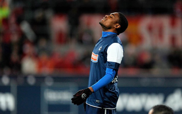 SC-Mittelfeldspieler Cedrick Makiadi z...uschung bei der Niederlage gegen Kln  | Foto: AFP