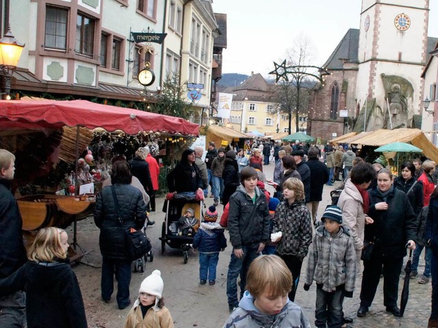 Gut besucht war der Endinger Meihnachtsmarkt.  | Foto: Ilona Hge