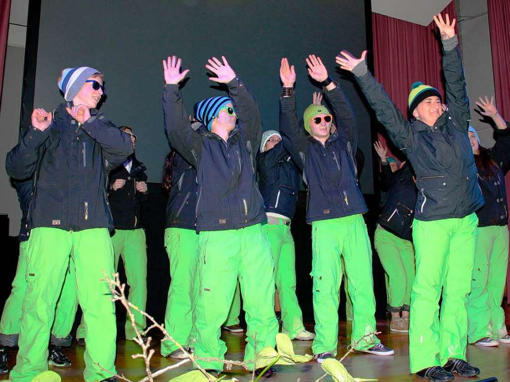 Mit Skigymnastik zu fetziger Musik sorgten Skilehrer fr Unterhaltung