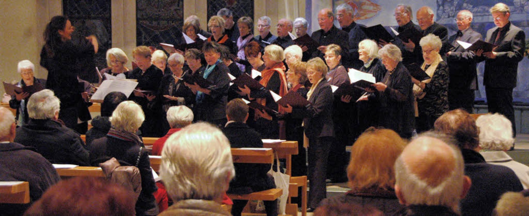 Die Freude auf das Fest von Christi Ge...e der Kirchenchor klangvoll in Szene.   | Foto: Ounas-Kräusel