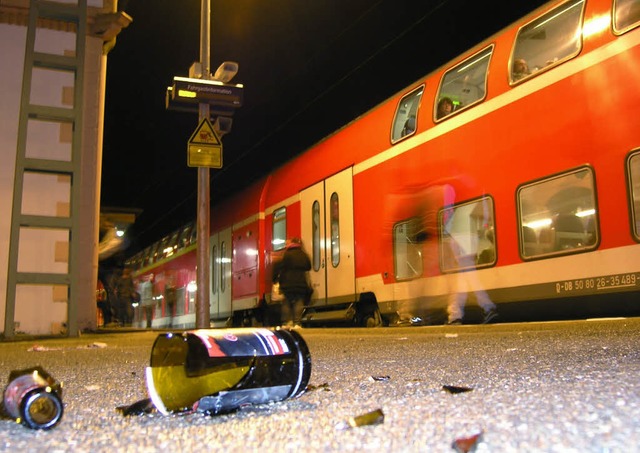 Im Einzugsbereich von Diskotheken sind...  Bahnsteige oft von Scherben berst.  | Foto: Schler