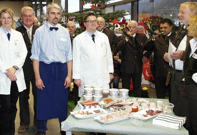 Jagdhornblser im Hiebermarkt: Die Bad...rieren bestens mit dem Lebensmittler.   | Foto: Albert Greiner