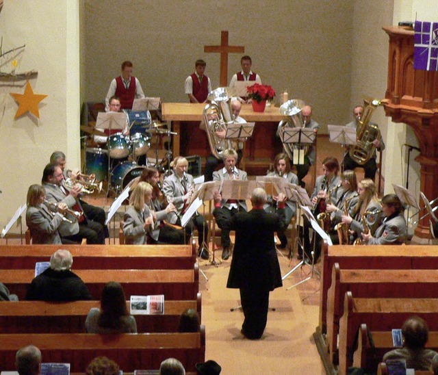 Der Musikverein Schlchtenhaus-Hofen i...Kirche bei seinem  Weihnachtskonzert.   | Foto: Georg Diehl