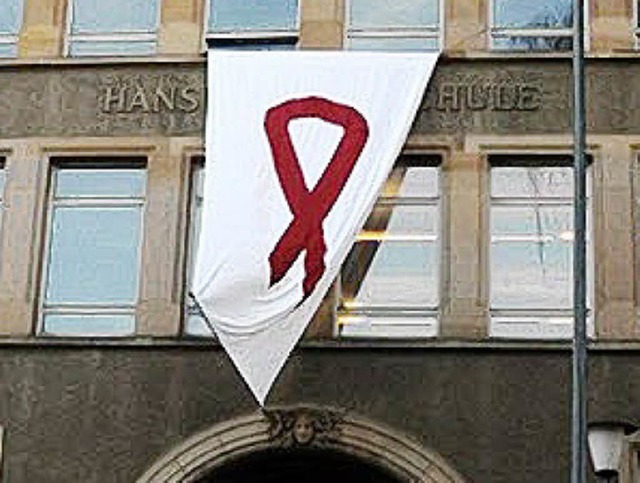 Aids-Schleife am HTG   | Foto: ZVG