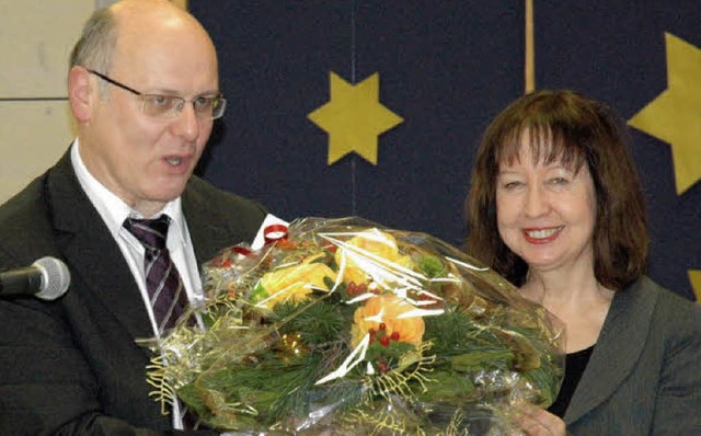 Bernhard Klauser, Vorsitzender des Spa...hrerin Doris Meyer fr Ihren Einsatz.   | Foto: Britta Wieschenkmper