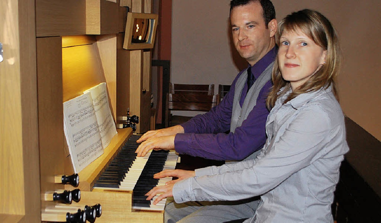 Tobias Frass und Karolin Pöche gaben i...er Laurentiuskirche ein Orgelkonzert.   | Foto: benjamin bohn