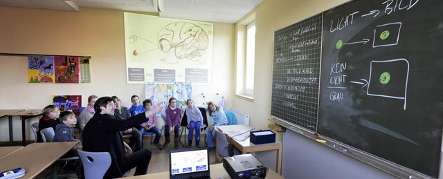 Wie das Gehirn die Umwelt wahrnimmt is...emie an der Reinhold-Schneider-Schule.  | Foto: Ingo Schneider