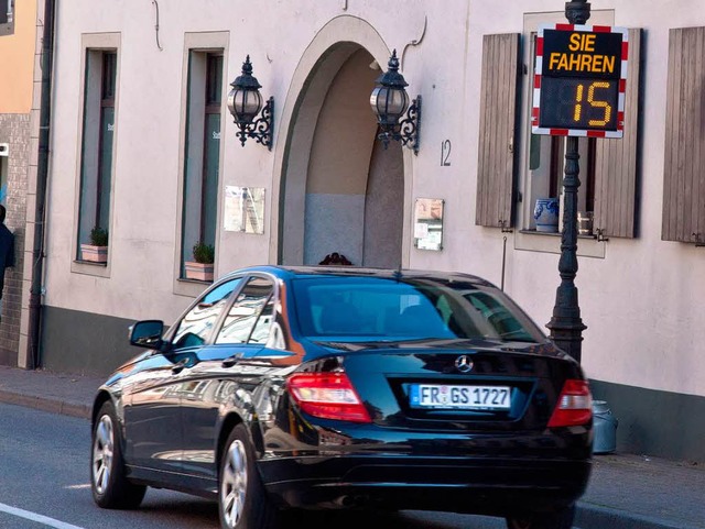 Maximal mit 20 km/h darf man auf der O...ten Autofahrer halten sich auch daran.  | Foto: Huber