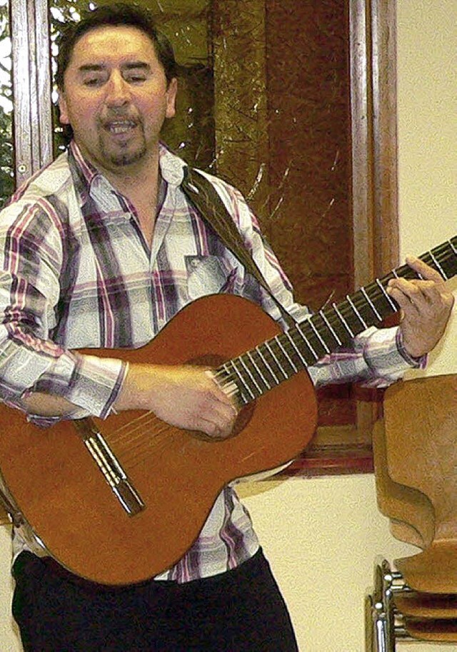 Der Gitarrist Ricardo Mera spielte in Maulburg.   | Foto: Georg Diehl