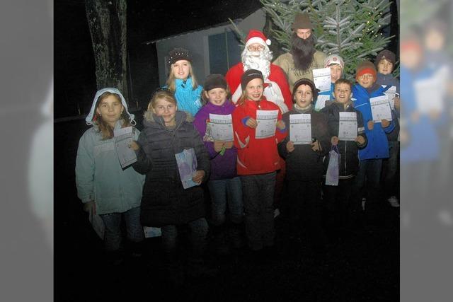 Turner feiern feuchte Weihnacht drau’ im Walde