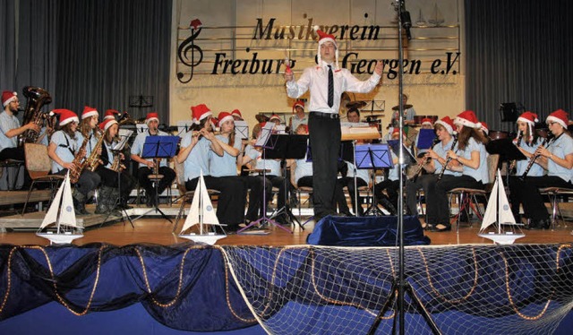 Beim Konzert hatte auch die  Jugendkap...ihnachtsliedern zum Mitsingen endete.   | Foto: Hannelore Frhner