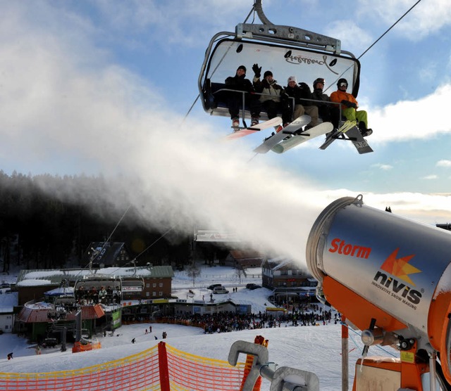 Schneekanone im Einsatz  | Foto: dpa