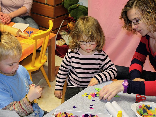 Eifrige kleine Bastelfreunde feierten ...hen des Familienzentrums im Meisenweg.  | Foto: Martha Weishaar