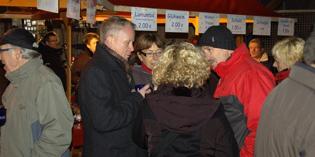 Ein  Glhwein war gestern Abend bei der Before Christmas Party nicht verkehrt.  | Foto: Fischer